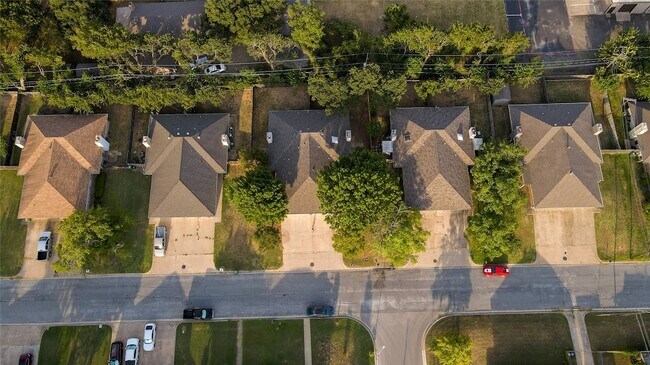 Foto del edificio - 6616 Parkview Ln