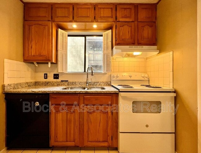 Building Photo - 131 Cedar Cove Ln