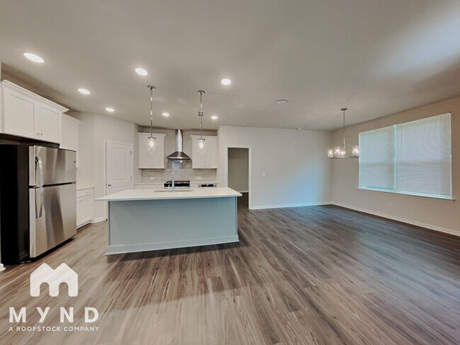 Building Photo - 707 Riverwood Pass