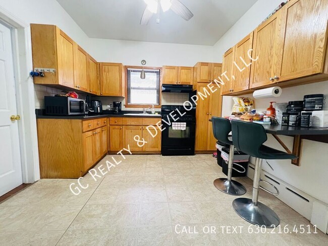 Building Photo - 5709 W Dakin St