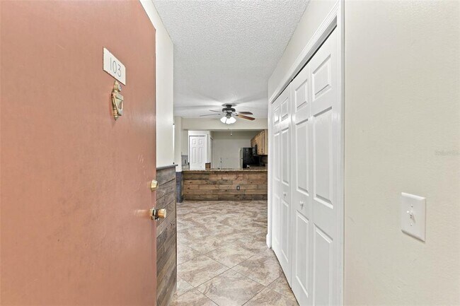 Building Photo - 646 Kenwick Cir