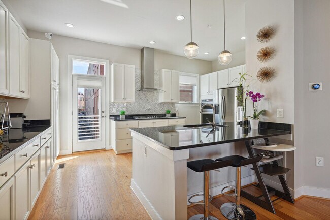 Foto del edificio - 705 E Howell Ave