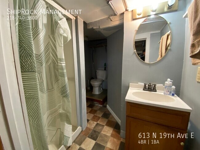 Foto del edificio - 613 N 19th Ave E