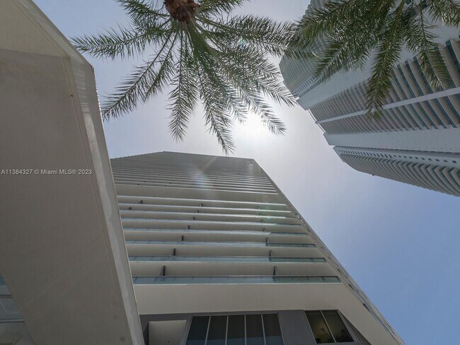 Building Photo - 1300 Brickell Bay Dr