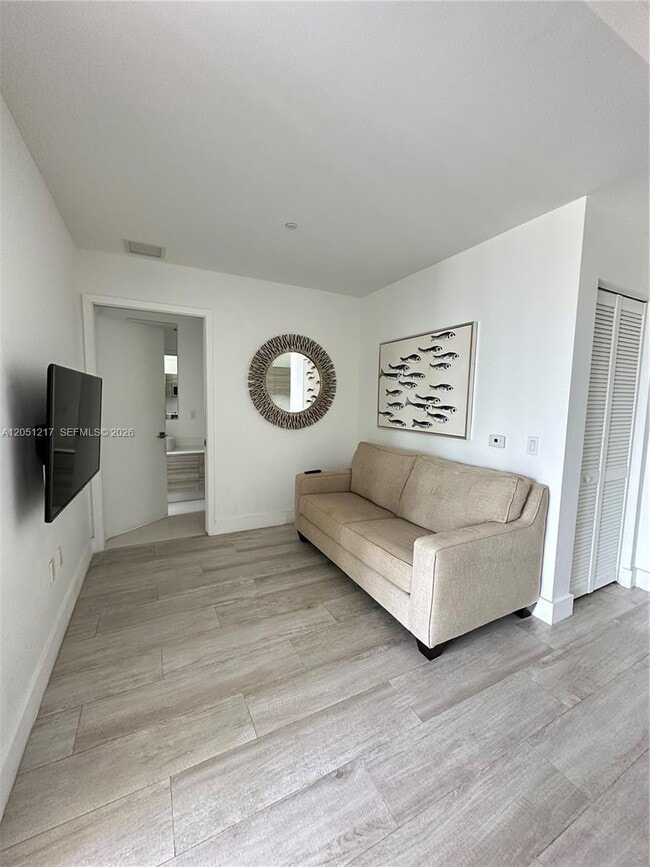 Foto del edificio - 121 NE 34th St