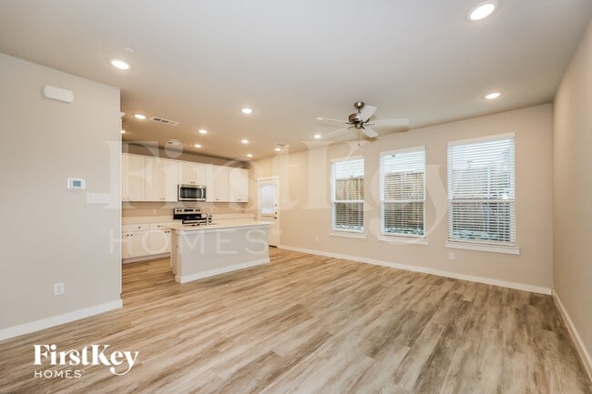 Building Photo - 625 Sophia Wy