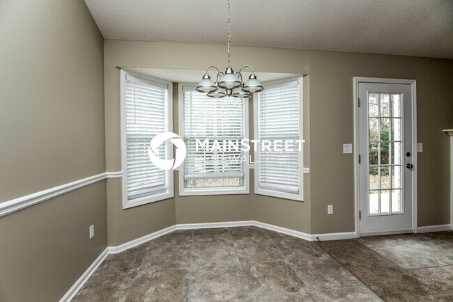 Building Photo - 3 Bedroom Pet-Friendly Home in Jonesboro, GA with Main Street Renewal