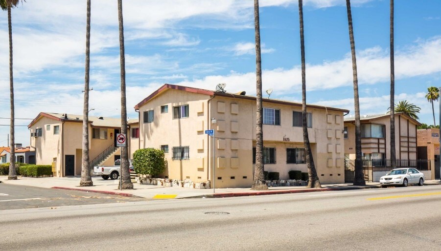 Primary Photo - 8419-8425 S Western Ave