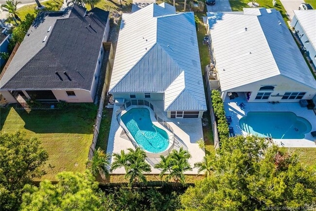 Foto del edificio - 920 NW Waterlily Pl