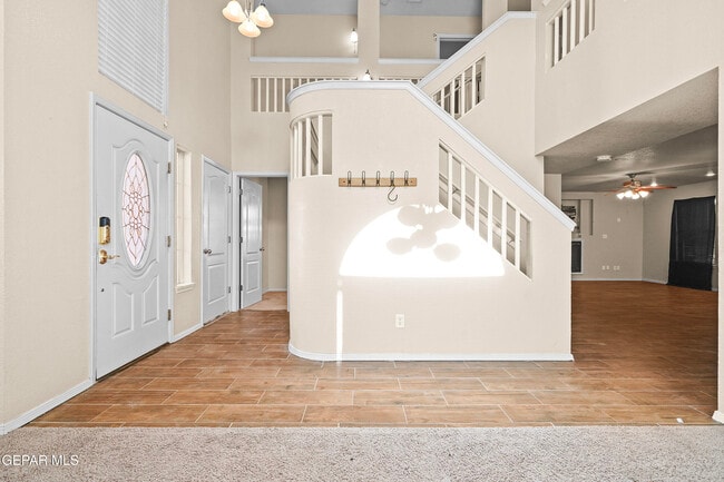 Foto del edificio - 3820 Tierra Campa Dr