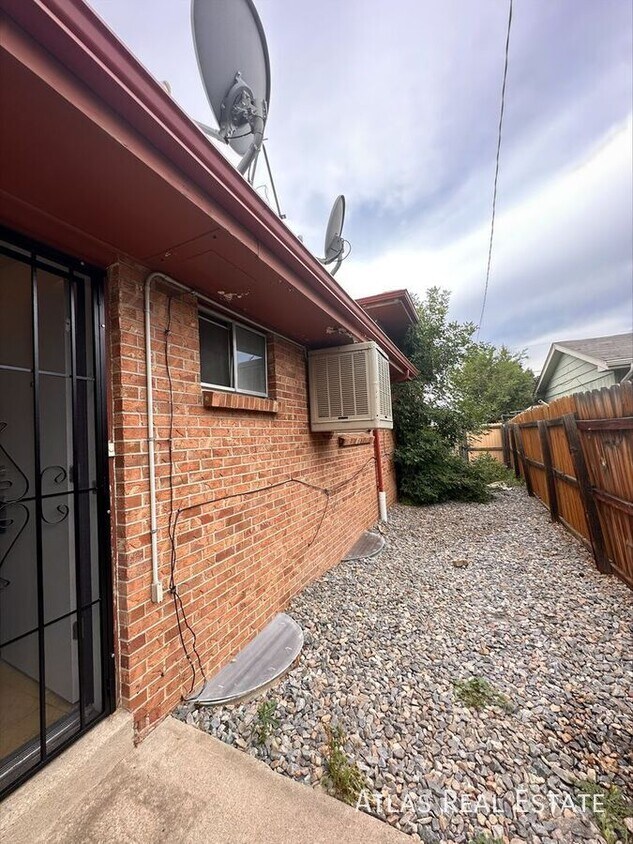 Photo - 681 N Fraser Street-A