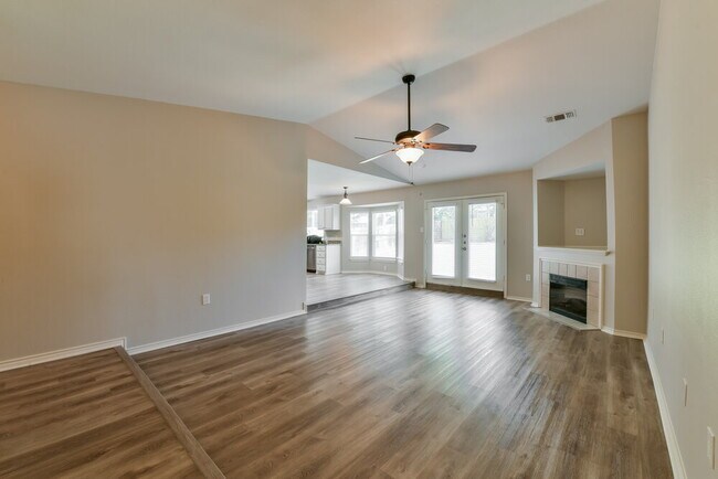 Foto del edificio - 6437 Starnes Rd