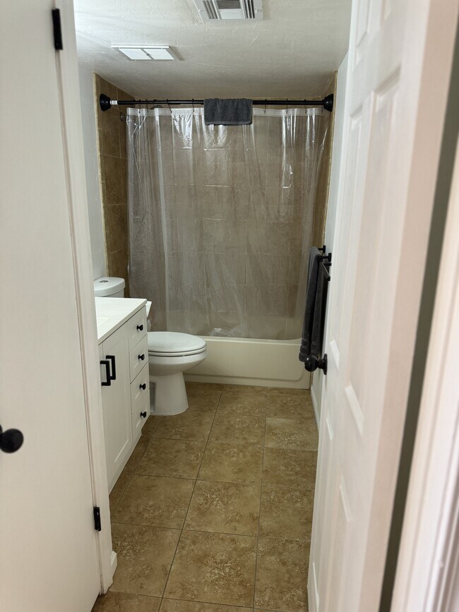 Baño - 3626 N 37th St