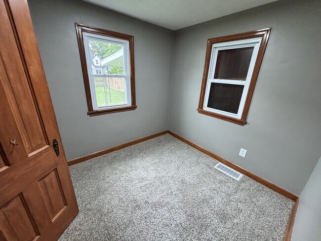 Foto del edificio - 1638 Spring Ave NE