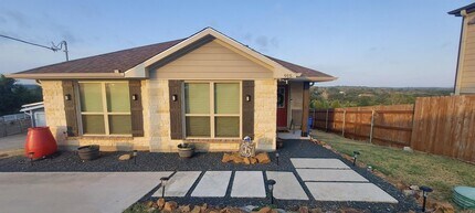 Building Photo - 915 Sandy Mountain Dr