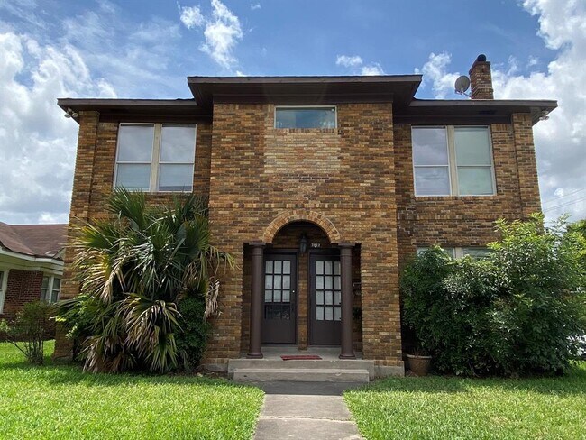 Building Photo - 3902 Woodleigh St