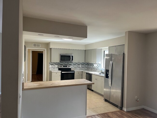 Foto del edificio - Spacious Florida Living 3 Bedroom, 2 Bath