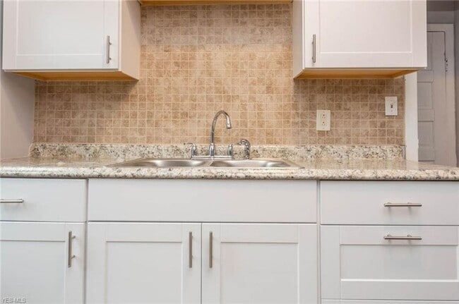 Photo - 1541 Lakewood Ave Apartment