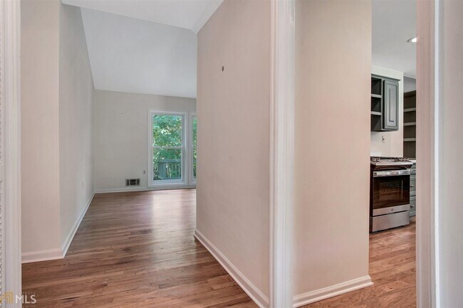 Building Photo - 2070 Abby Ln NE