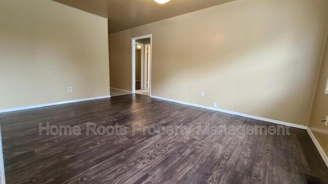 Foto del edificio - 8825 Country Club Dr
