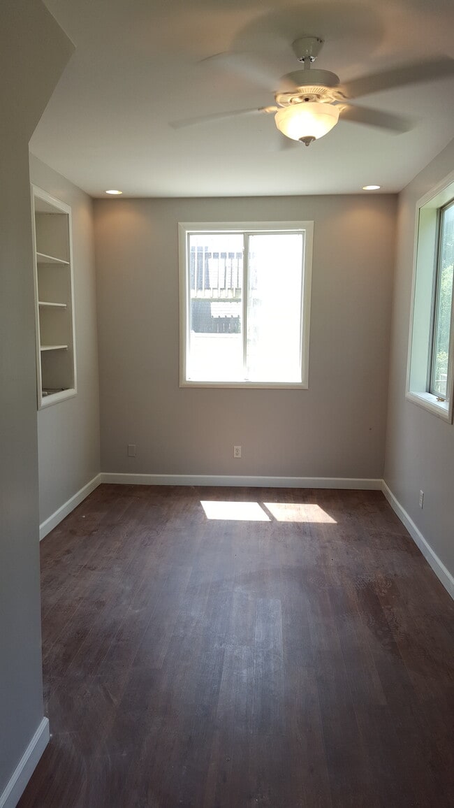 Master bedroom - 510 S Academy St #1