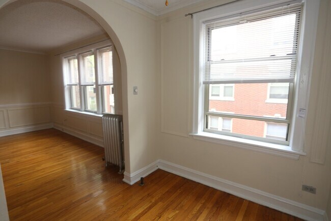 Building Photo - 543 W Surf St