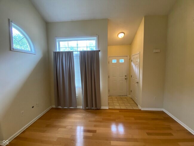 Foto del edificio - 8040 Harbor Walk Pl