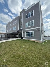 Building Photo - 285 E 17th St