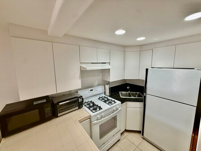 Foto del edificio - 328 Lakeshore Dr