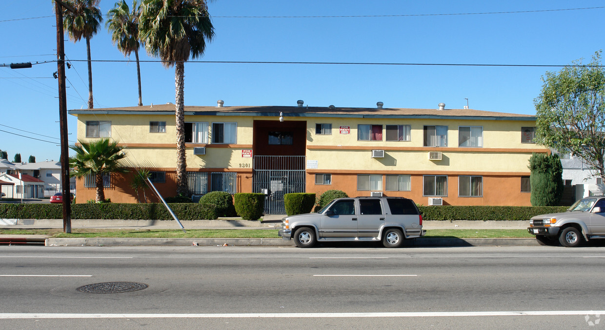 Building Photo - The Newport Apartments