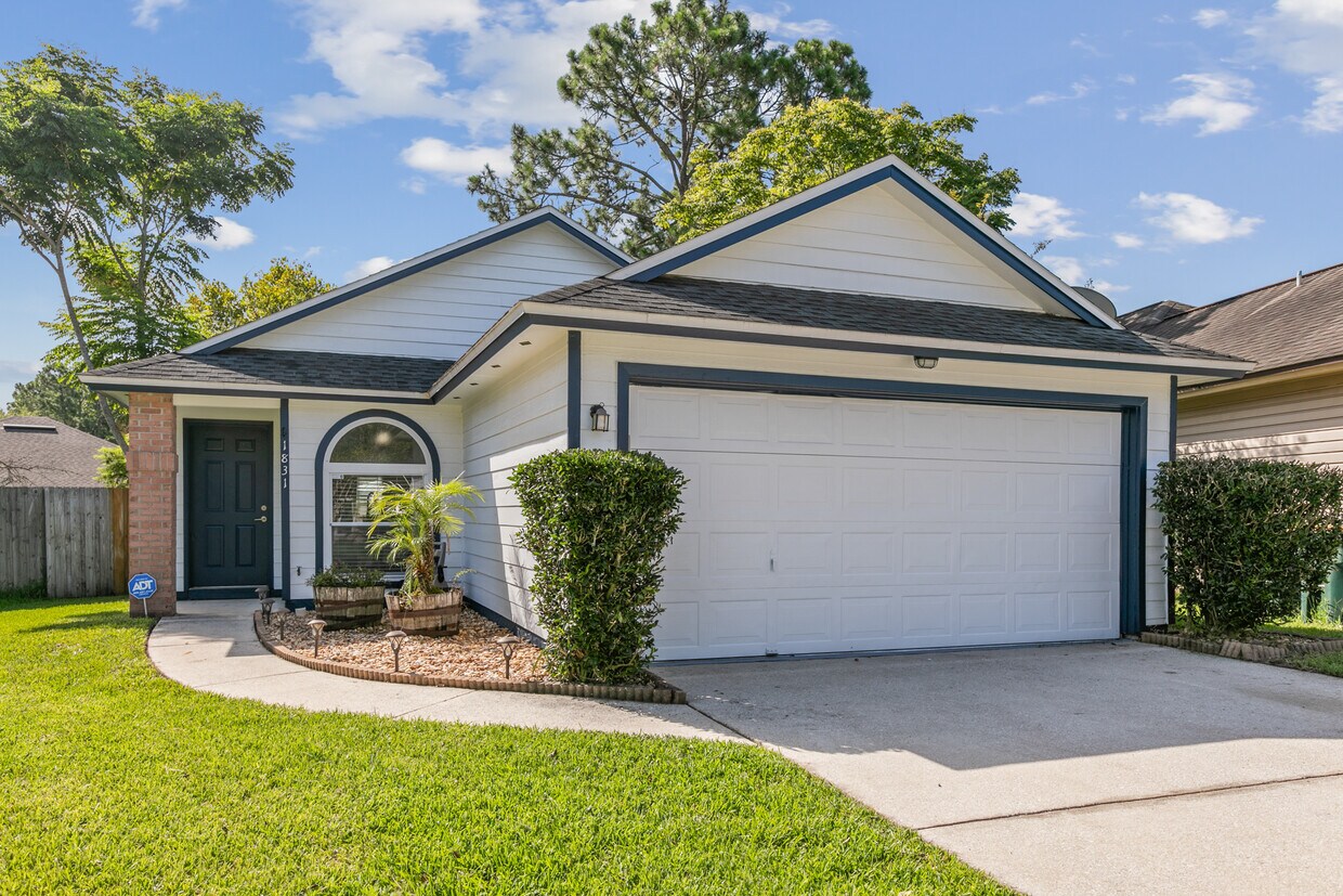 Foto principal - 1831 Wildwood Creek Ln