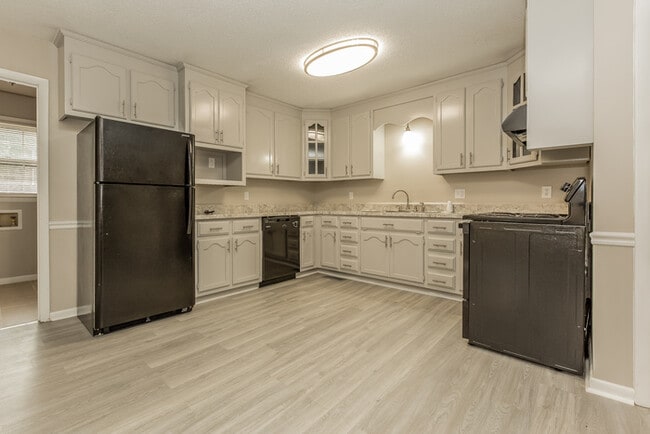 Foto del edificio - 438 Pine Grove Rd