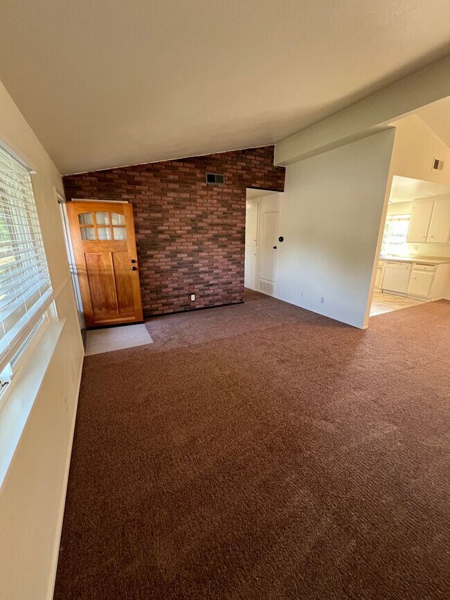 Foto del edificio - FOR RENT 3+1 IN SIMI VALLEY