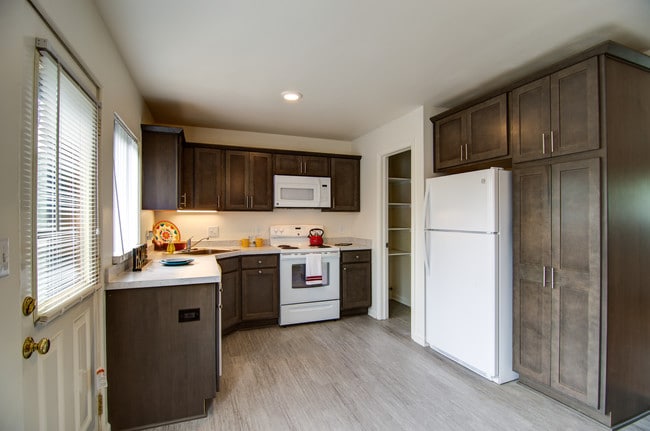 Amber Square Apartments And Townhomes Lansing Mi Apartments Com