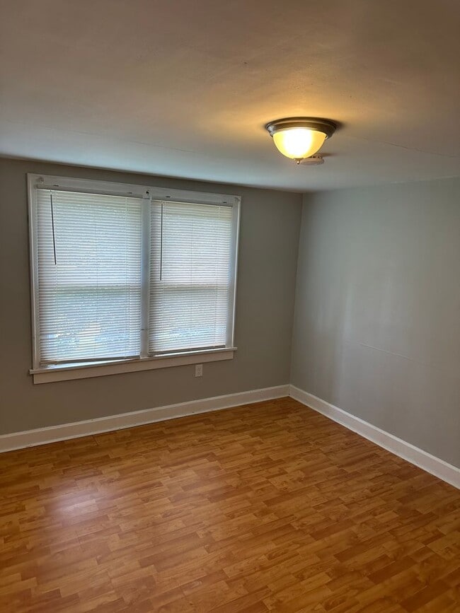 Building Photo - 989 Romig Ave