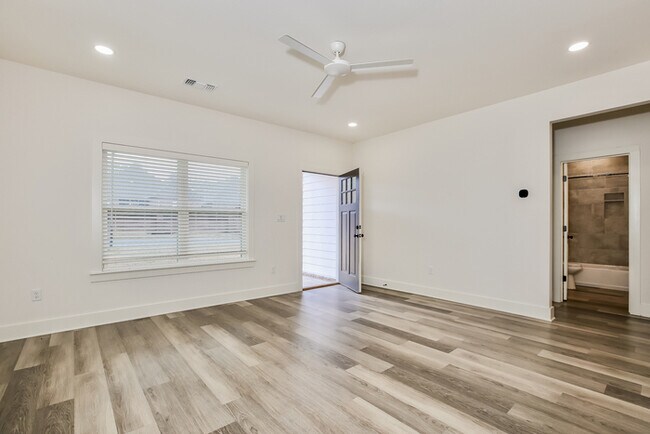 Foto del edificio - Inviting Lamarche Home with Contemporary Finishes