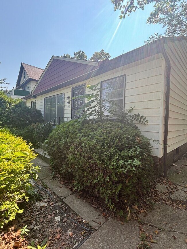 Foto del edificio - Charming 3 beds 1 bath in Cleveland!