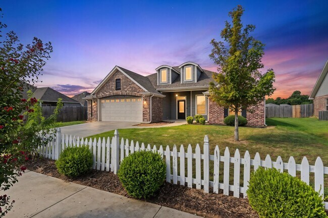 Building Photo - 8912 Wildwood Way