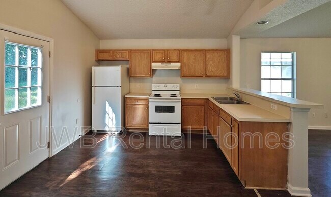 Building Photo - 6584 Hughes St