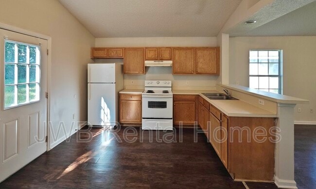 Foto del edificio - 6584 Hughes St