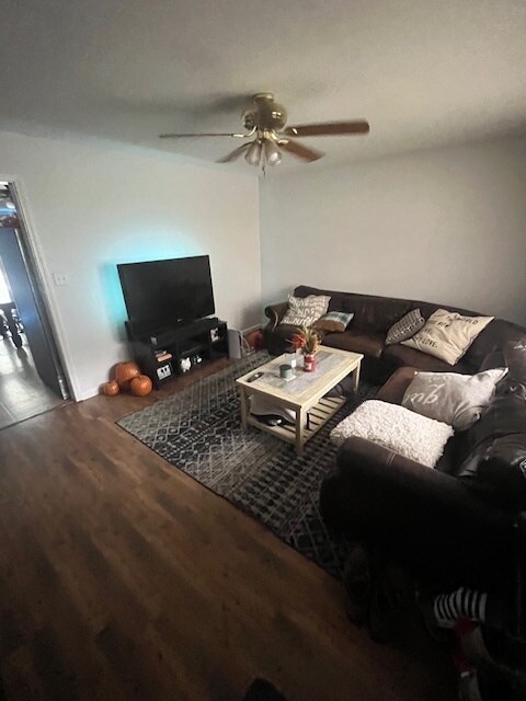 Foto del edificio - 1714 Village O Dr