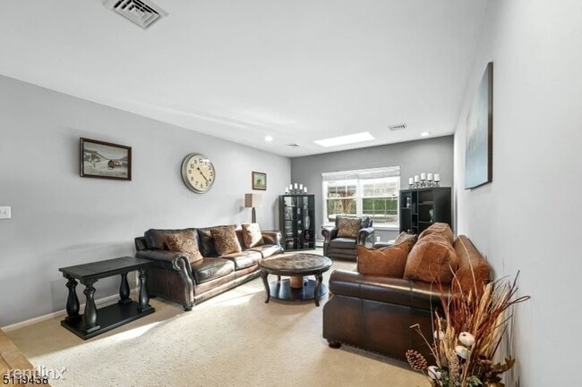 Building Photo - 3 br, 2 bath House - 6 Briar Hills Cir