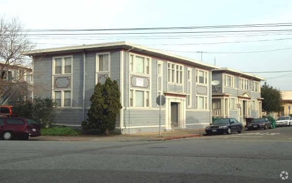 Building Photo - 3803-3809 Manila Ave