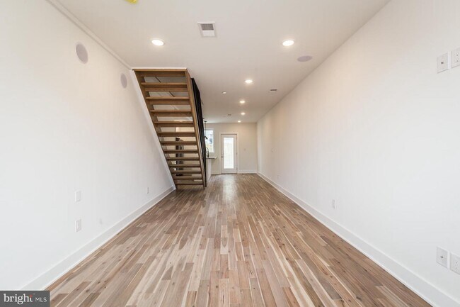 Building Photo - 2137 E Norris St