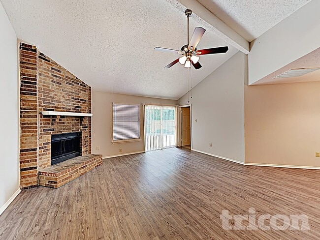 Building Photo - 2537 Rialto Way