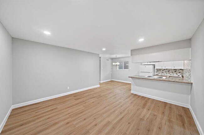 Foto del edificio - 1016 E 7th St