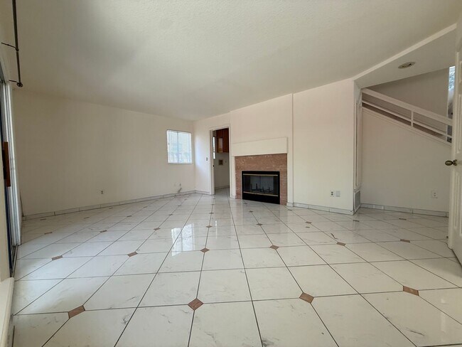 Foto del edificio - Wonderful floor plan and great location!