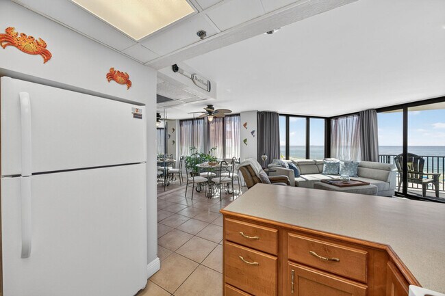 Building Photo - 9850 S Thomas Dr