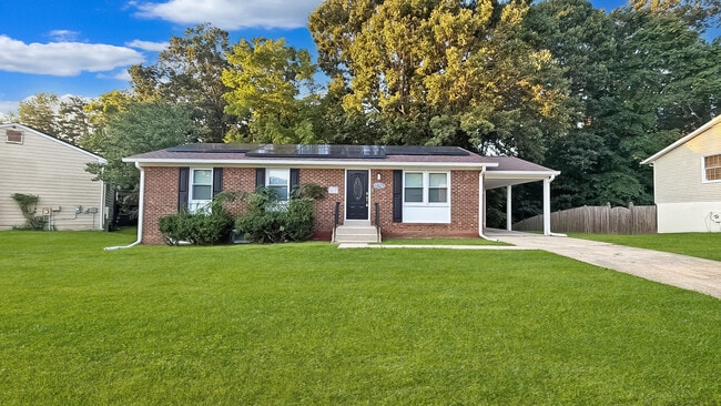 Photo - 2302 Old Fort Hills Dr- House