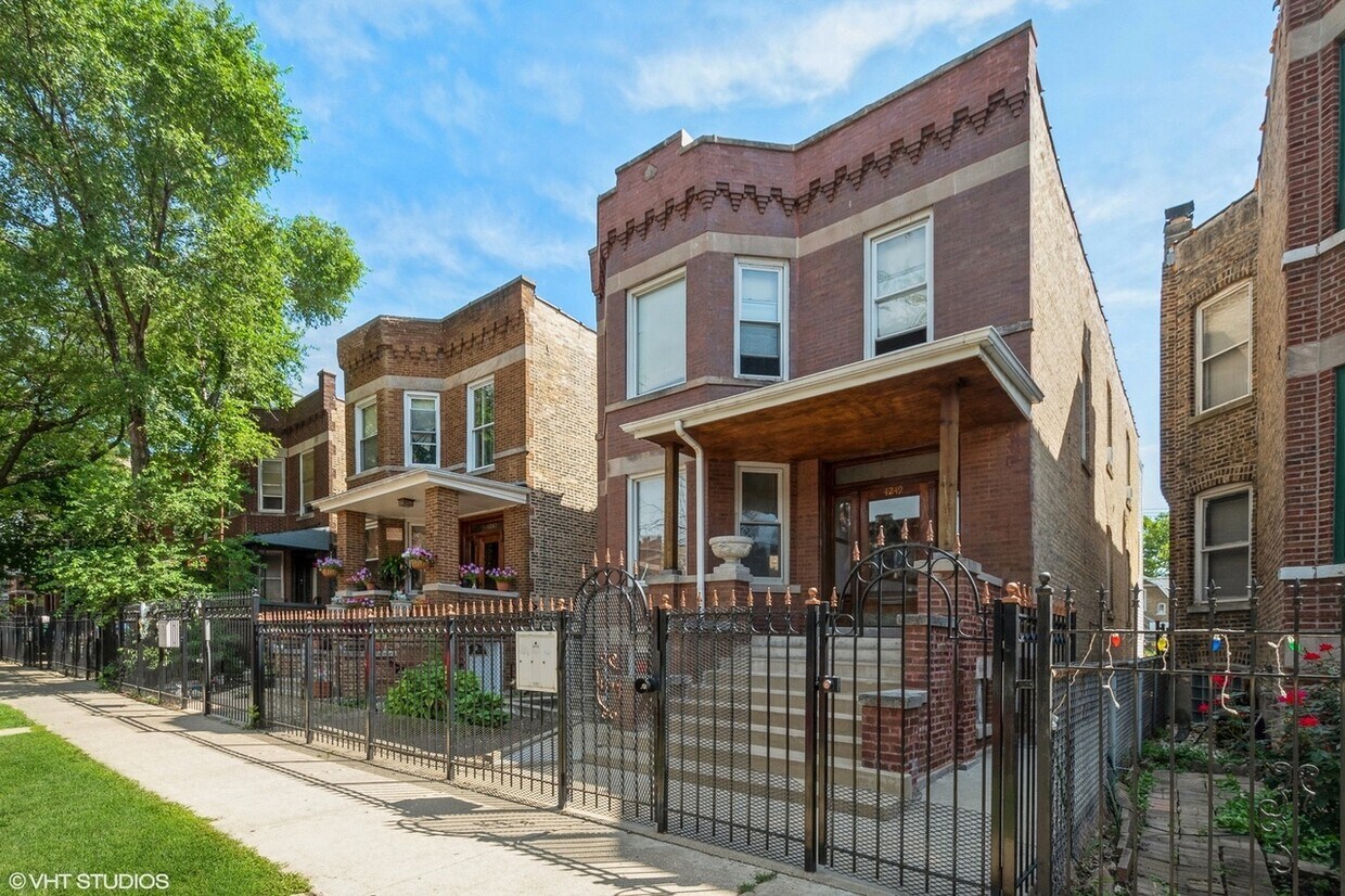 Foto principal - 4249 W Potomac Ave